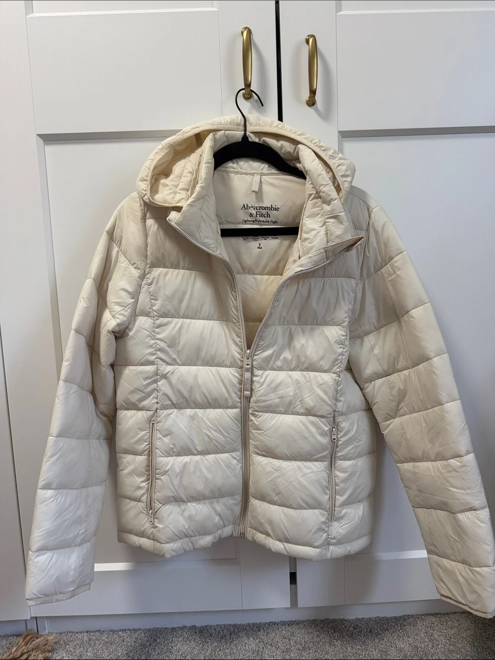 Abercrombie & Fitch Women's Light Cream Quilted Hooded Puffer Jacket